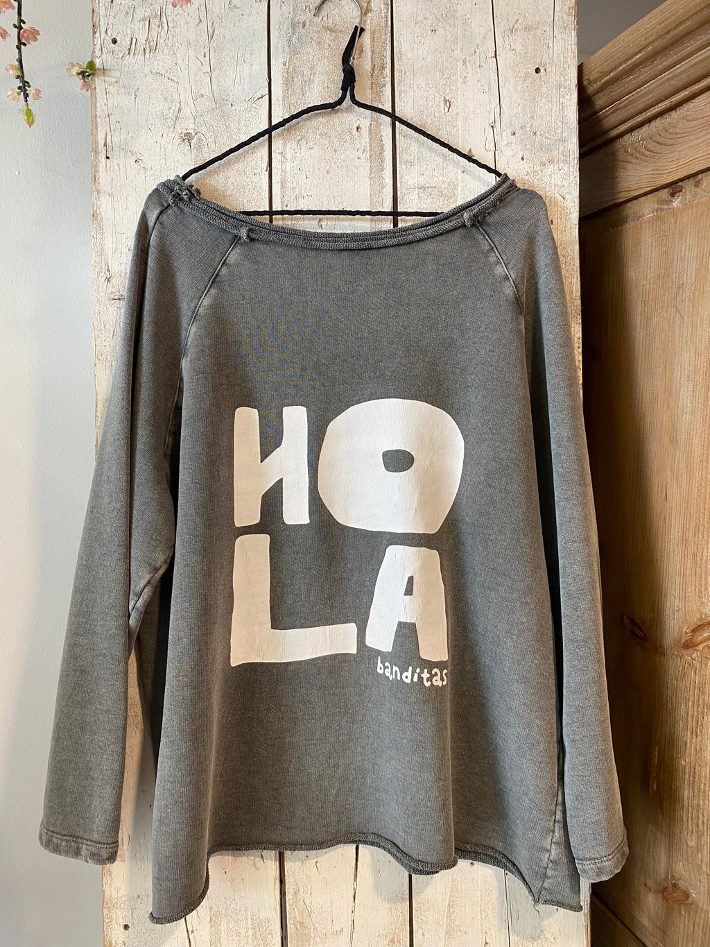 SUDADERA HOLA