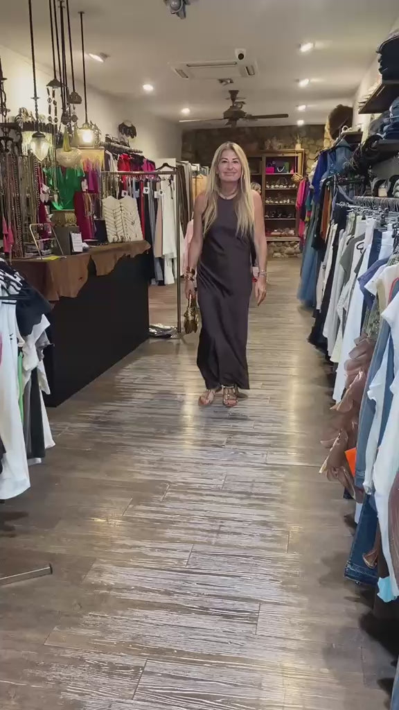 VESTIDO RASO CUELLO CAJA